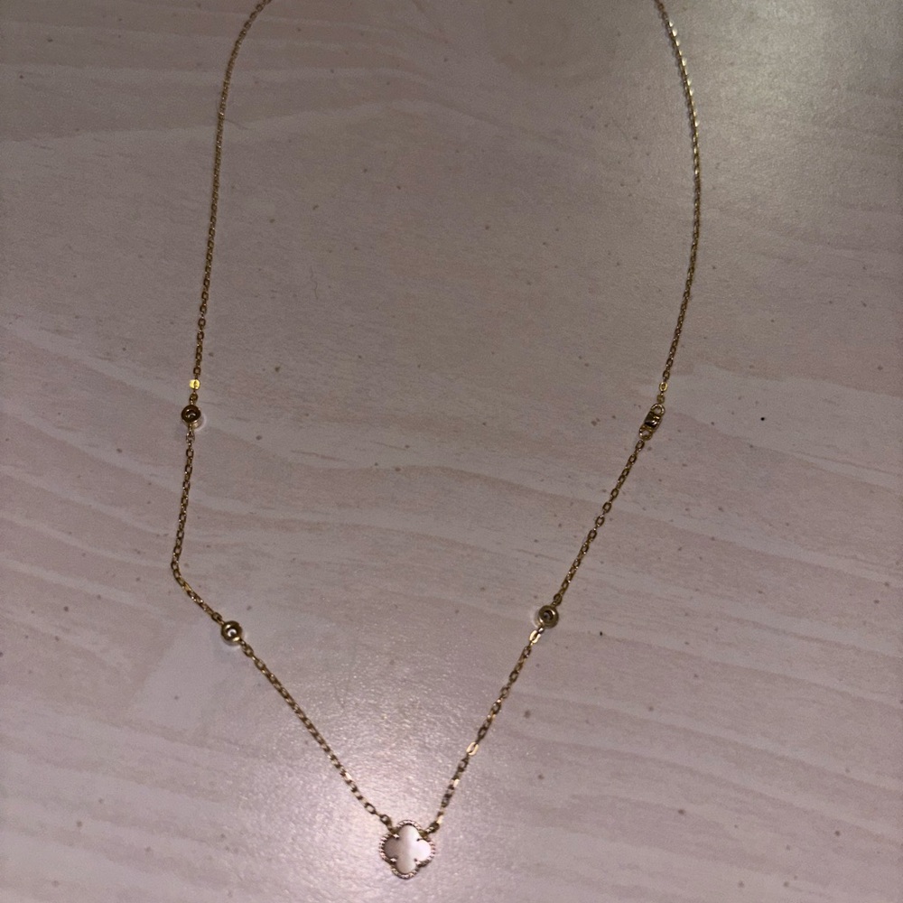 Dainty clover Necklace